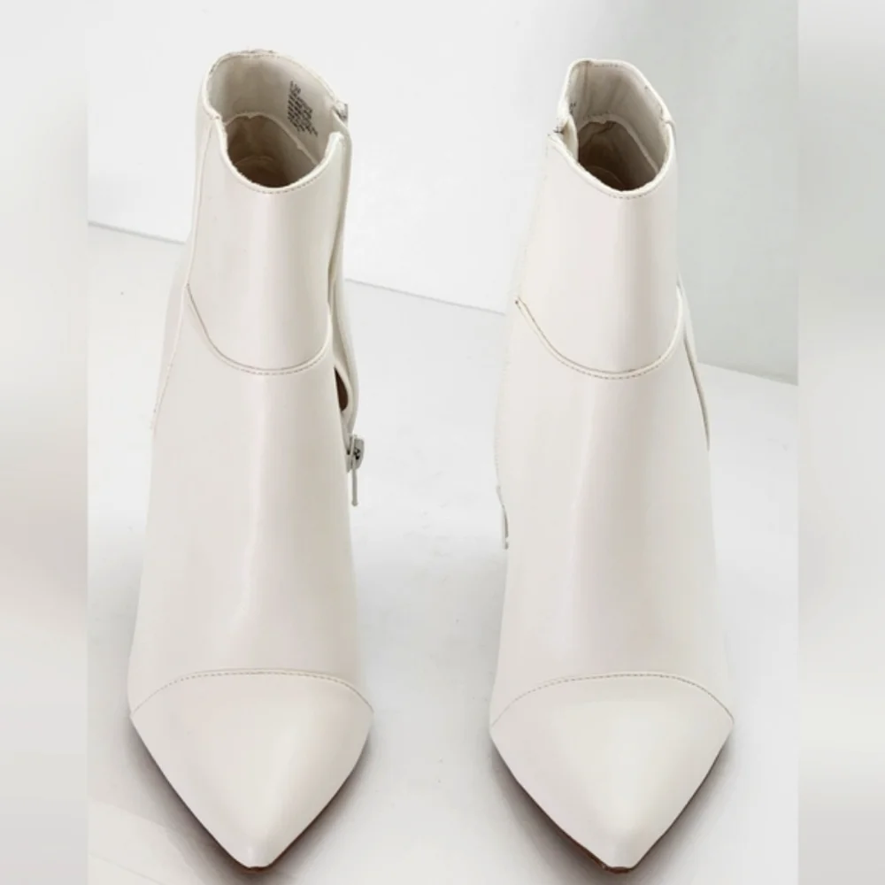 XOXO Women's Leather White Fedela Ankle Boots Size 9.5